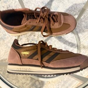 Adidas Men's/womens  Brown and Black Sneakers
